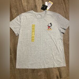 Disney women’s M short sleeve graphic Mickey Mouse tee